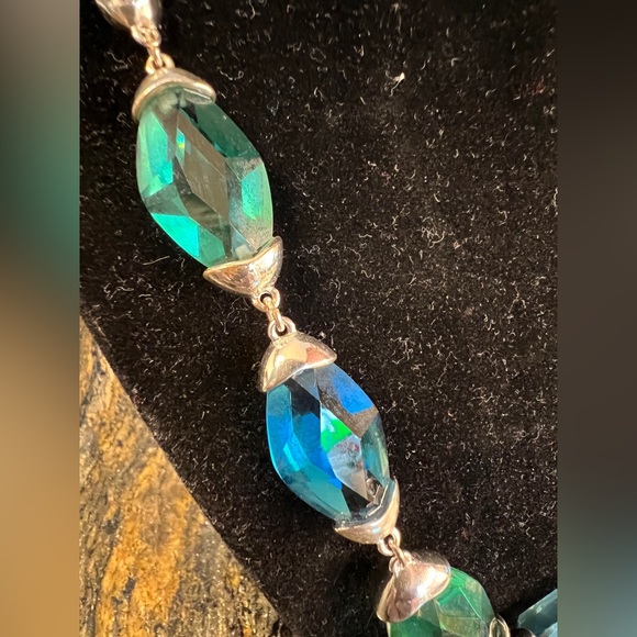 Anne Klein fashion necklace in large green and blue acrylic stones - Picture 2 of 4